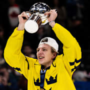 Jack Berglund lyfter bucklan.