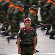 Soldat under militärparad i Venezuela. 