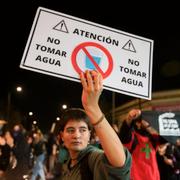 Demonstrant i Uruguay/Torka i vattenmagasin.