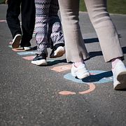 Arkivbild: Elever i låg- och mellanstadiet hoppar hage på rasten. 