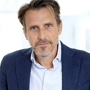 Johan Taubert till vänster och Jonas Sjöstedt (V) till höger.