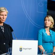 Ann-Marie Begler, tidigare generaldirektör för försäkringskassan och statsrådet Annika Strandhäll (S). 