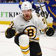 Viktor Arvidsson firade sitt mål.