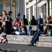 Folk solar sig i Malmö tidigare i maj.