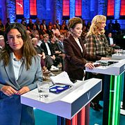 Vänsterpartiets partiledare Nooshi Dadgostar (V), Miljöpartiets språkrör Amanda Lind (MP) och Centerpartiets partiledare Elisabeth Thand Ringqvist (C) under partiledardebatt i SVT.