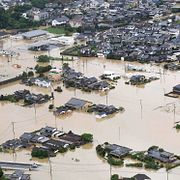 Översvämmade hus i staden Takeo i Saga i Japan. 