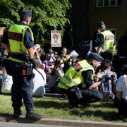 Polisen avbröt demonstrationen.