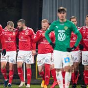 Kalmarspelare jublar efter ett av målen i den första kvalmatchen