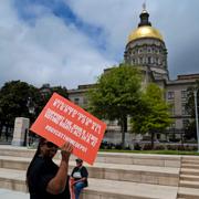 Protester utanför Georgia State Capitol i Atlanta/Arkivbild 