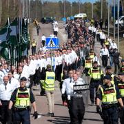 Nazistiska Nordiska motståndsrörelsen demonstrerar i Falun på första maj.