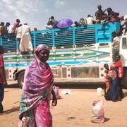 Människor på flykt från Khartoum i juni 2023. 