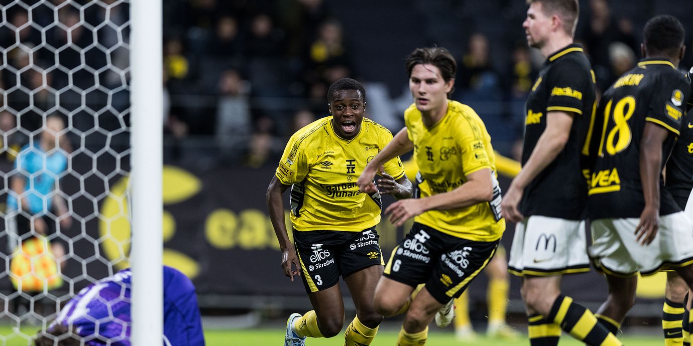 Wikström jublar efter sitt mål.