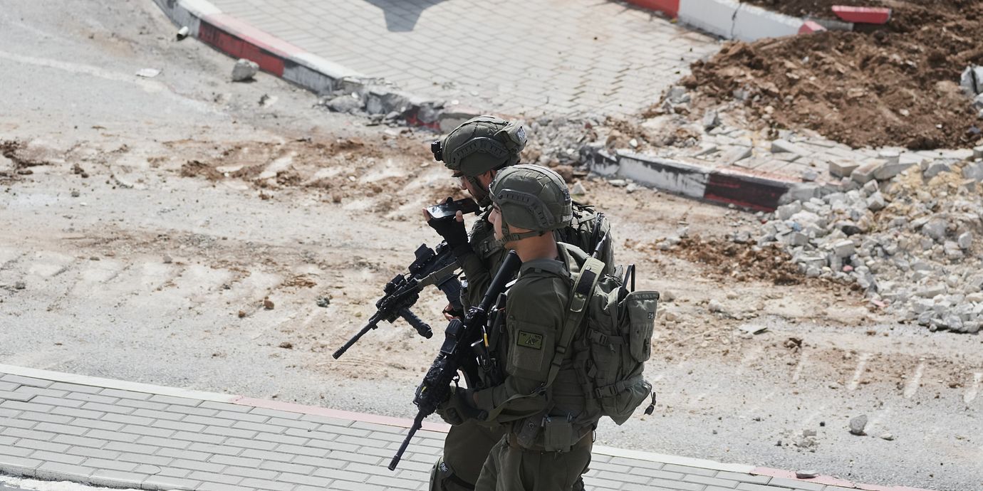 Israeliska soldater i Hebron på lördagen.