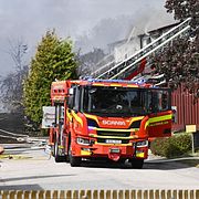 Bild från platsen där branden rasade under fredagen.