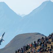 Flyguppvisning nära Meiringen i Schweiz