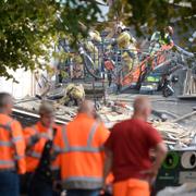 Räddningsarbetare vid olycksplatsen.