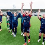 FC Rosengårds Olivia Schough och Hanna Andersson jublar efter dagens match.