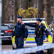 Polis på plats på skolan.