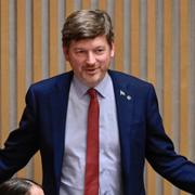 Martin Ådahl under omröstningen i riksdagen