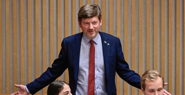 Martin Ådahl under omröstningen i riksdagen Jonas Ekströmer/TT
