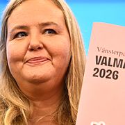Vänsterpartiets Ida Gabrielsson (V) presenterar partiets valmanifest i riksdagens presscenter