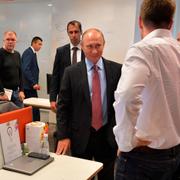 Vladimir Putin på besök på Yandex huvudkontor i Moskva 2017.