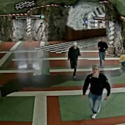 Brotten fångades på film via övervakningskameror. 