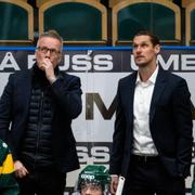 Björklövens tränare Hans Wallson och fystränare Stefan Öhman under matchen mellan Björklöven och Mora i december. 