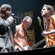 Anthony Kiedis, Flea och John Frusciante i Red Hot Chili Peppers. Arkivbild.