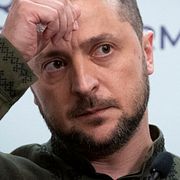 Zelenskyj/Bombat hus i Kyiv. AP