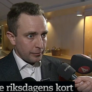 Tomas Tobé vid kvällens pressträff.