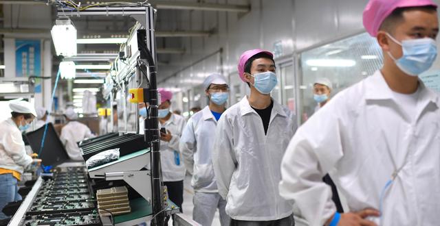 Anställda vid världens största Apple-fabrik i Zhengzhou. AP