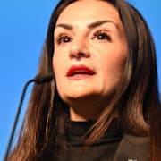 Ruben Östlund kritiserar kulturminister Parisa Liljestrand (M). 