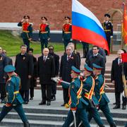 Putin och Xi under segerdagen.