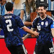Argentinas Lionel Messi firar mål mot Jordanien under gruppspelet i VM.