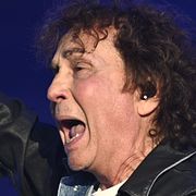Magnus Uggla på scenen på Sweden Rock på lördagen.
