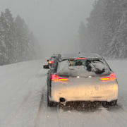 Snöoväder på väg 83 norr om Gävle på tisdagen. 