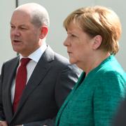 Olaf Scholz och Angela Merkel.