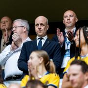 Fredrik Reinfeldt på läktaren under en landskamp mellan Sverige och Nya Zeeland.