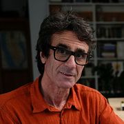 I juli 2024 fotograferades Joan Monfort tillsammans med en utskrift av den nu världsberömda bilden.