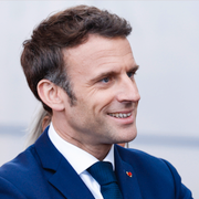 Macron under ett besök på ett havsbaserat vindkraftverk i Le Havre på torsdagen / Jean-Luc Mélenchon.