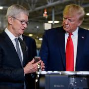 Tim Cook och Donald Trump 2019. 