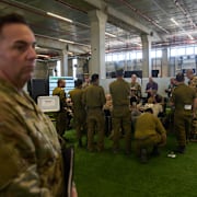 Amerikansk personal och andra anställda på CMCC (17 november).