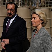 EU-kommissionens ordförande Ursula von der Leyen och Cyperns president Nikos Christodoulides.