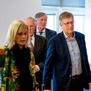 Chefsjuristen Kristina Geers, försvarare Bengt H Nilsson, Saabs siste huvudägare, vd och styrelseordförande Victor Muller och Saabs tidigare vd Lars Åke Jonsson under rättegången.