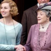 Skådespelarna Laura Carmichael och Maggie Smith.