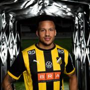 Martin Olsson i Häckens tröja.