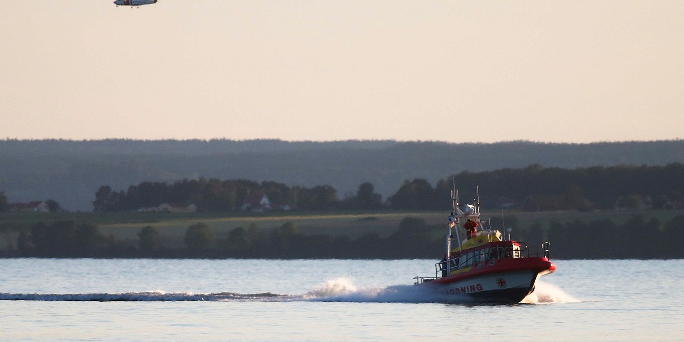 Sjöräddningen söker med båt och helikopter i Vättern. Bilden är från 2014 och har ingen koppling till innehållet i artikeln.