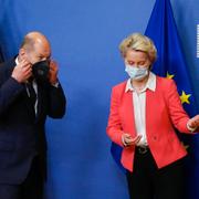 Arkivbild. Olaf Scholz och Ursula von der Leyen. 