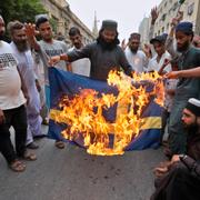 Pakistanska protester mot koranbränningarna i Sverige.